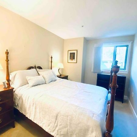 Amazing Location 2 Bedroom Minutes From Downtown Victoria Exterior foto