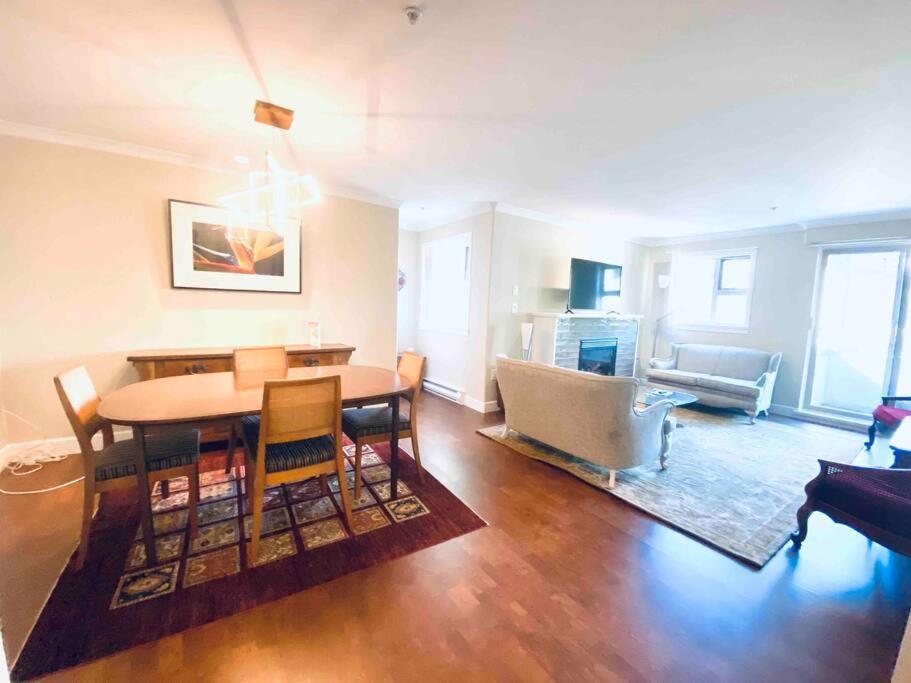 Amazing Location 2 Bedroom Minutes From Downtown Victoria Exterior foto