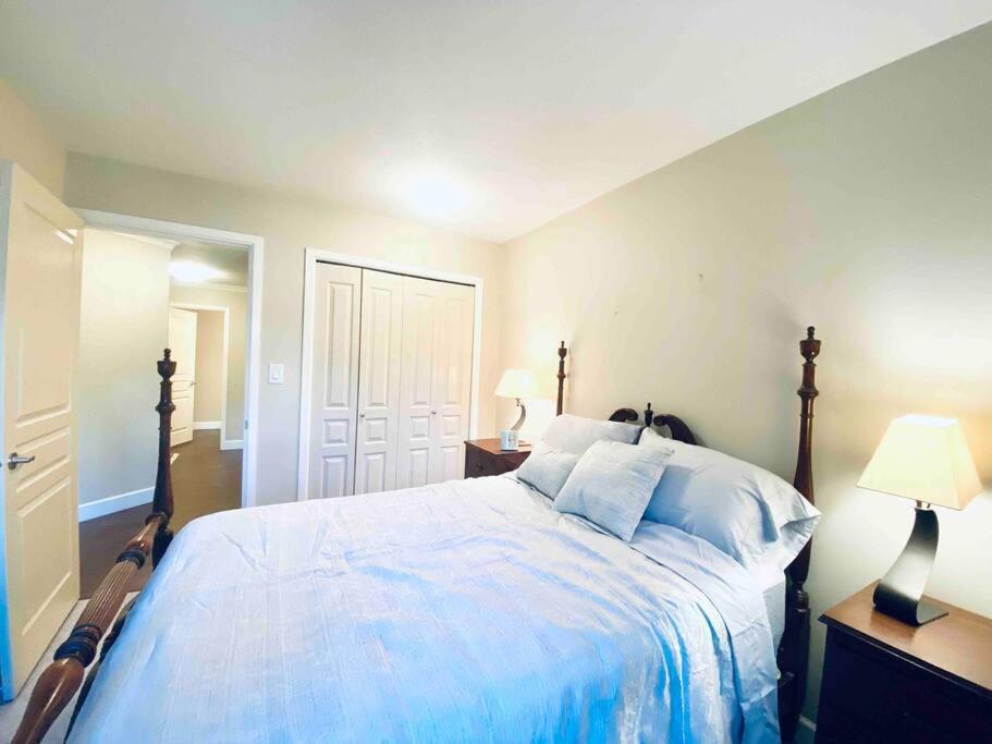 Amazing Location 2 Bedroom Minutes From Downtown Victoria Exterior foto